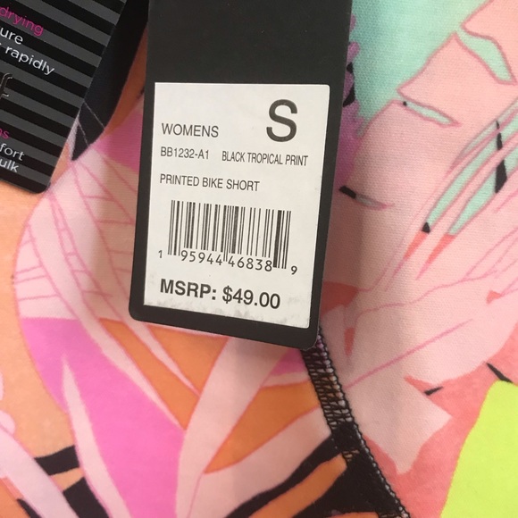 Bebe Sport Women’s Black Tropical Print Biker Shorts size Small NWT - Picture 3 of 9